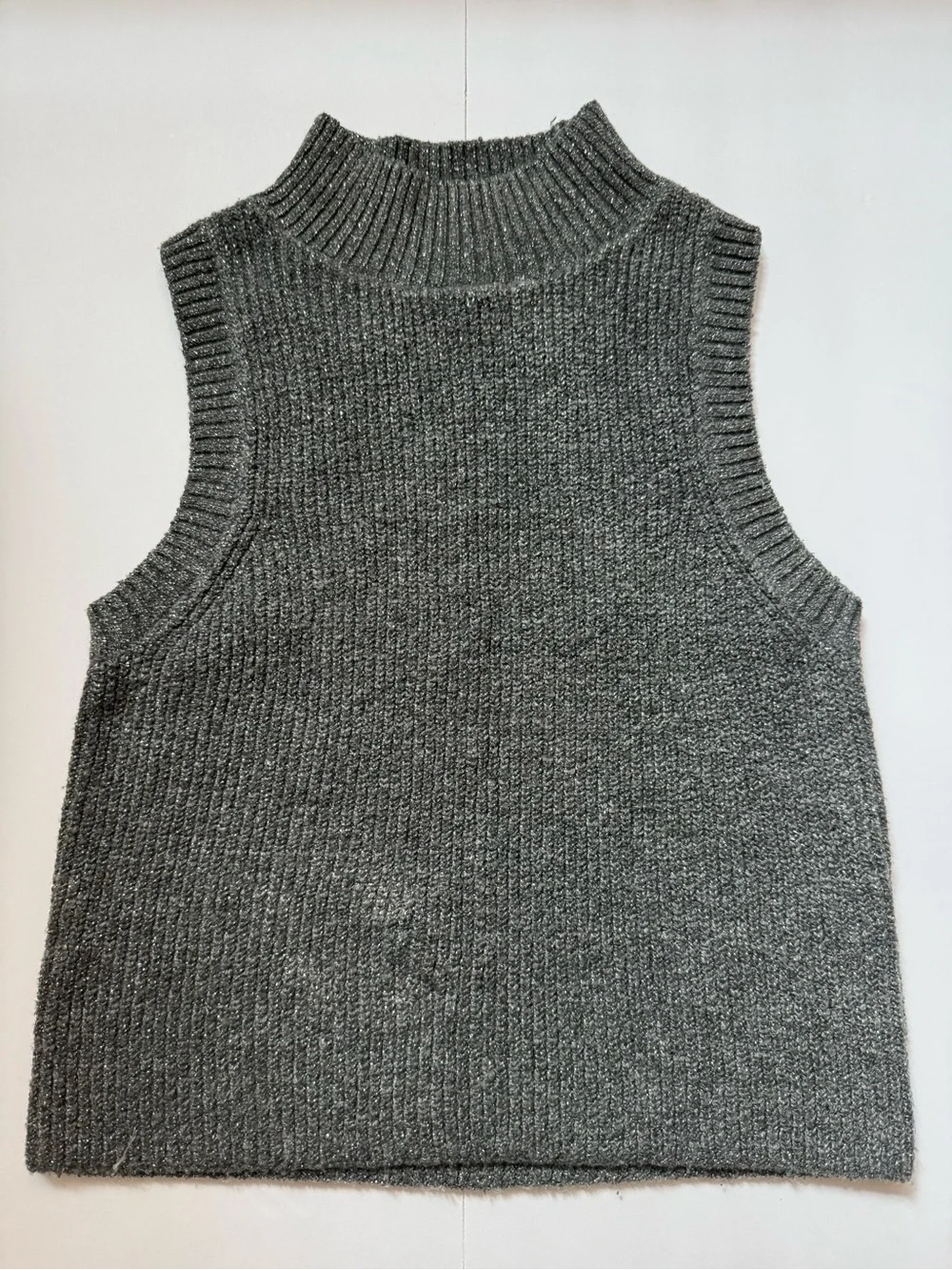 Zara Girls Gray Metallic Knit Sweater Vest Mock Neck Sleeveless Size 9-10 140